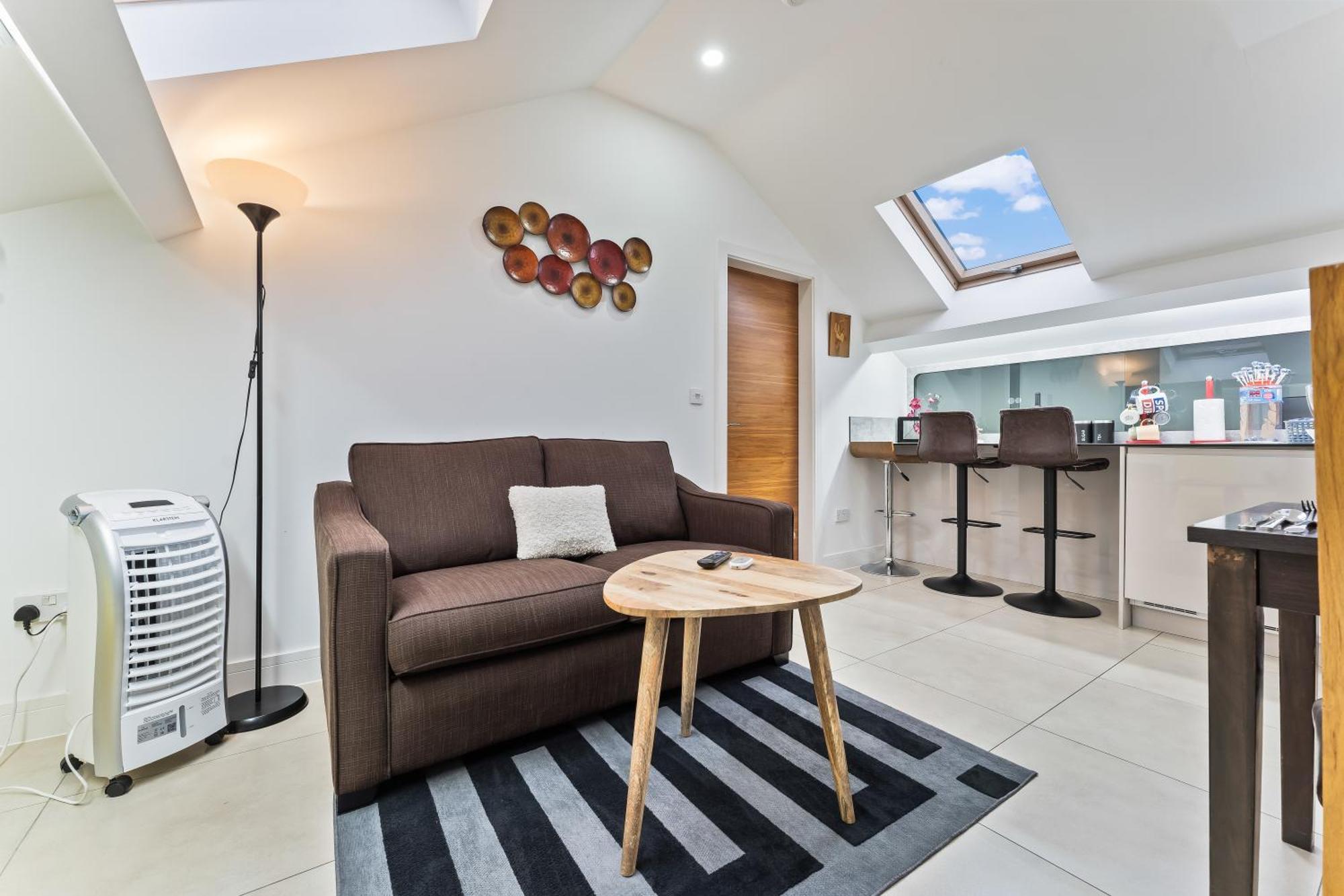 Exquisite 2-Bedroom Penthouse-Sleeps 7-Free Parking With Workstations & High-Speed Wifi Birmingham Exterior foto