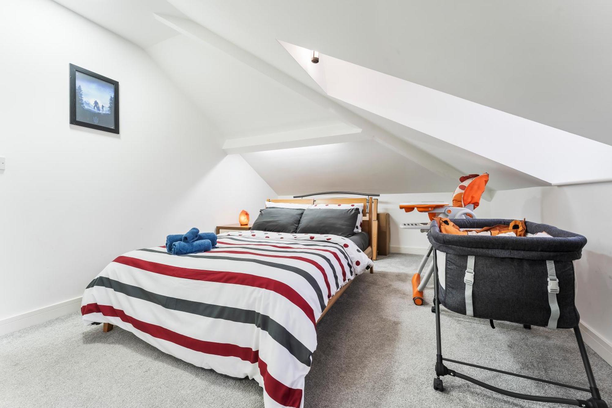 Exquisite 2-Bedroom Penthouse-Sleeps 7-Free Parking With Workstations & High-Speed Wifi Birmingham Exterior foto