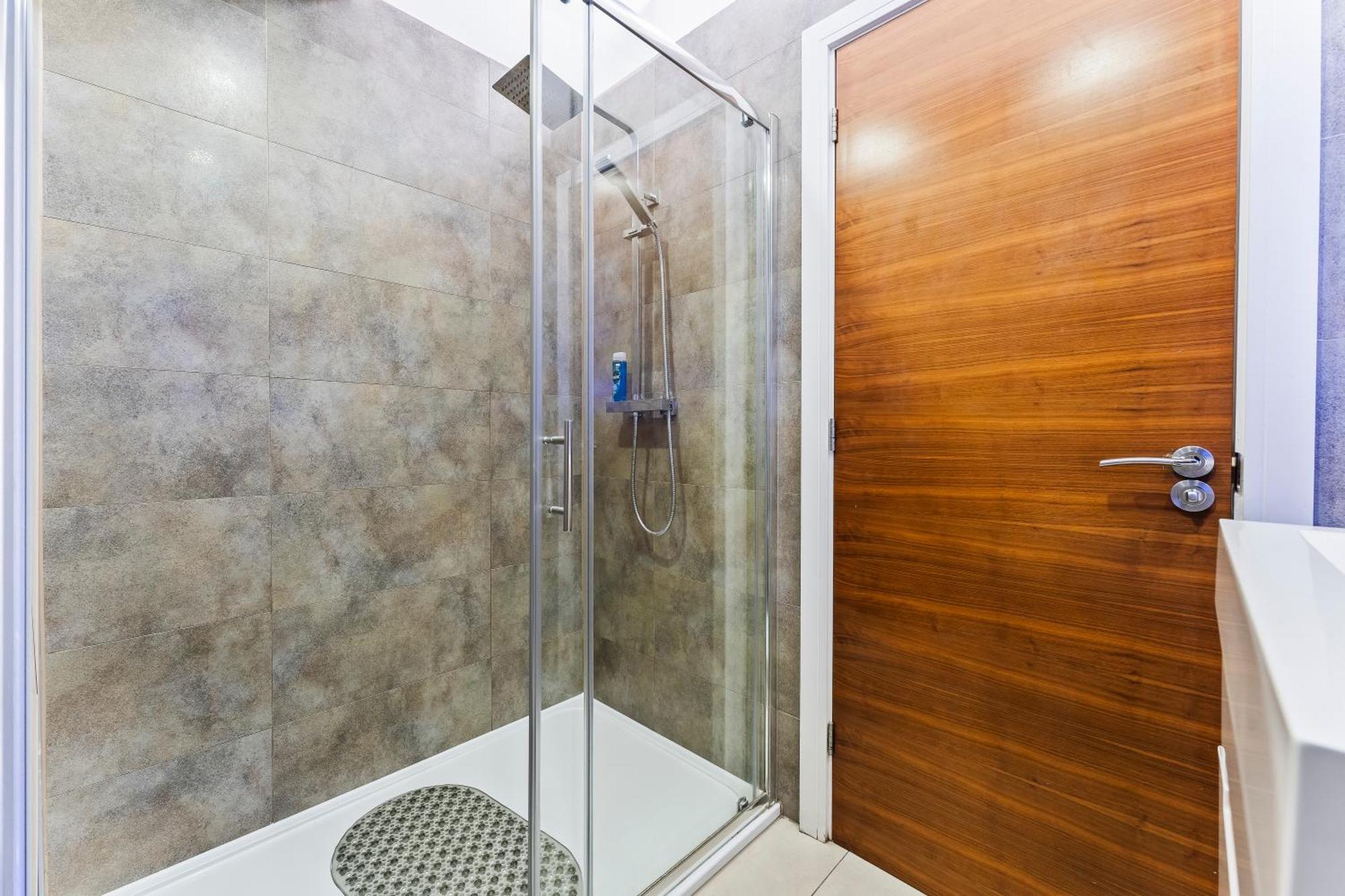 Exquisite 2-Bedroom Penthouse-Sleeps 7-Free Parking With Workstations & High-Speed Wifi Birmingham Exterior foto
