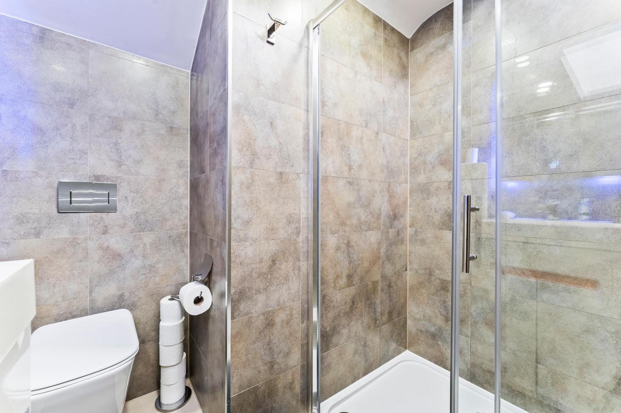 Exquisite 2-Bedroom Penthouse-Sleeps 7-Free Parking With Workstations & High-Speed Wifi Birmingham Exterior foto