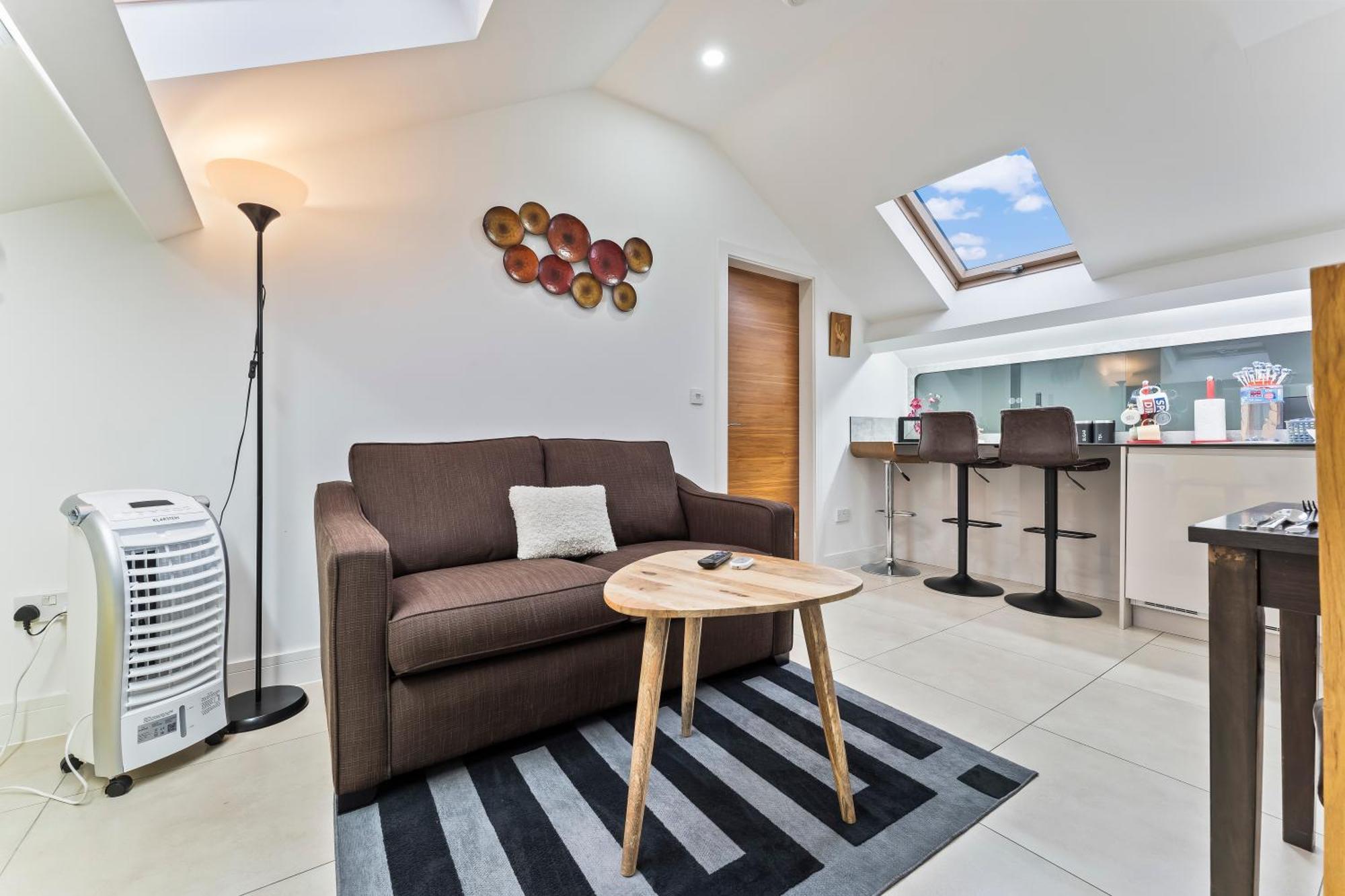 Exquisite 2-Bedroom Penthouse-Sleeps 7-Free Parking With Workstations & High-Speed Wifi Birmingham Exterior foto