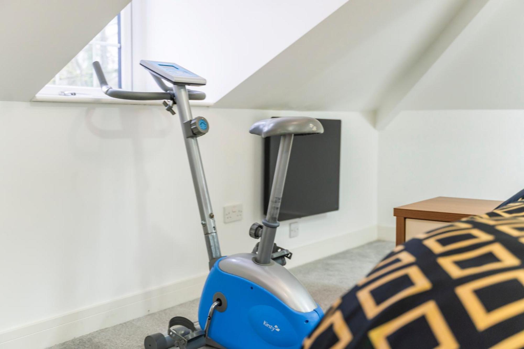 Exquisite 2-Bedroom Penthouse-Sleeps 7-Free Parking With Workstations & High-Speed Wifi Birmingham Exterior foto